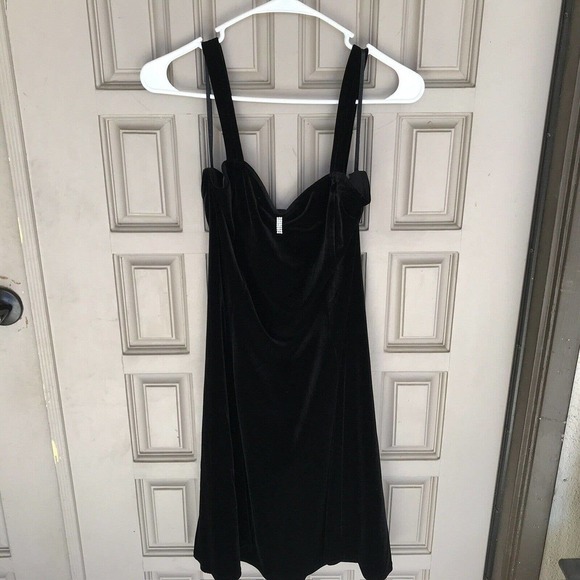 Unbranded Evening Dress Sz14 Black Velvet Straps Jewel Detail Fit/Flare Used - Picture 9 of 10